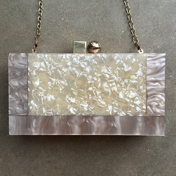 Pearl Clutch - Picture 4 of 10